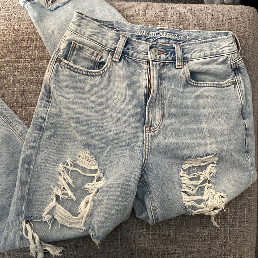 AE Mom Jeans size 4